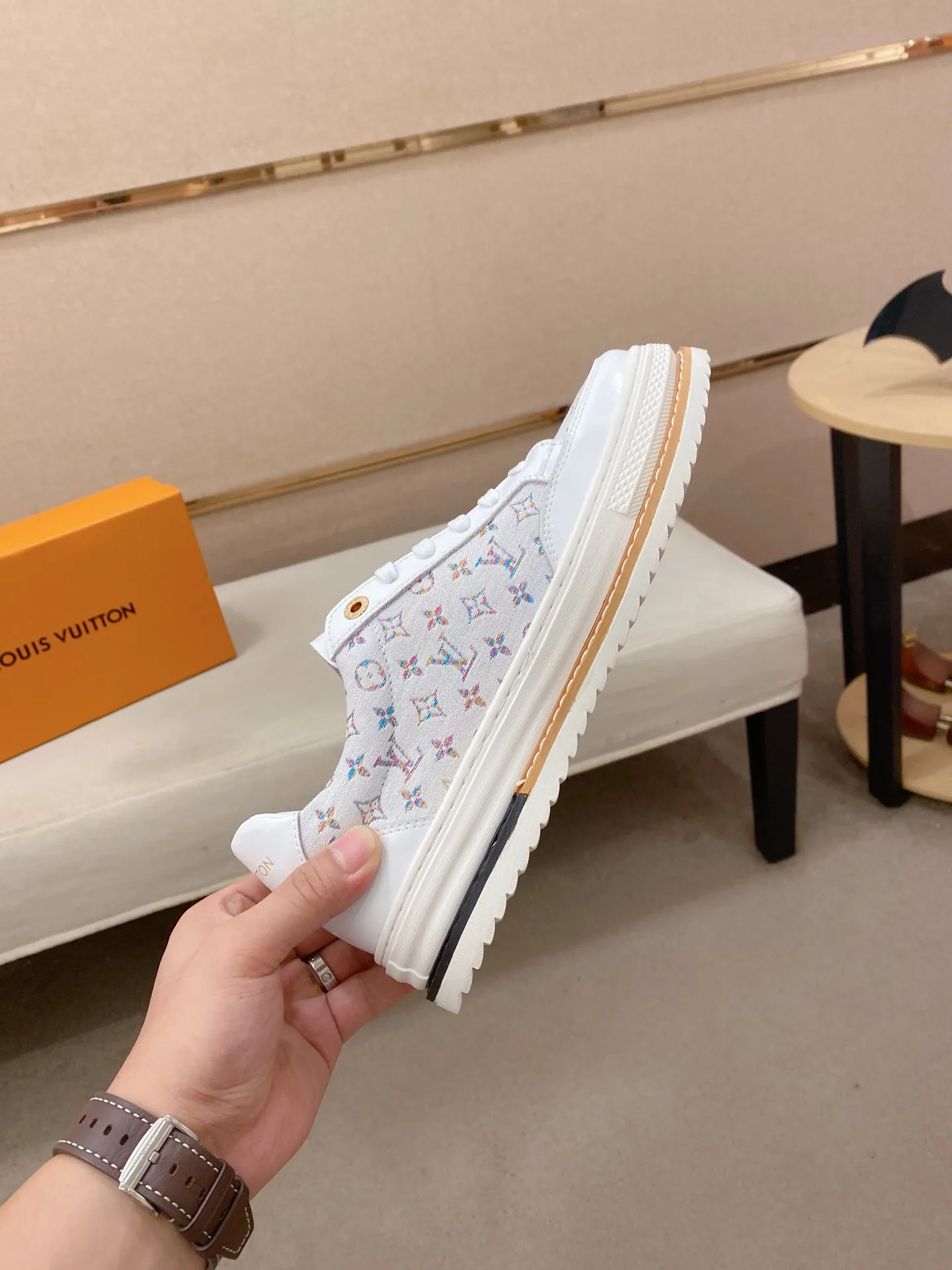 Men's clothing and shoes 400💰Louis Vuitton (Louis Vuitton/LV) top 🔍🔍 new models are on sale at the same time, the upper 🇮🇹 imported first-layer cowhide from Italy, fully imported sheepskin lining 💪💪, completely 1⃣️ to 1 ⃣️Re-engraved🇮🇹💪💪, ⚠Sole: The original sole is specially provided by the original factory, the exclusive movable molded sole is super comfortable, ⚠The original factory follows the order, 🔍🔍high quality, you can enter and exit the counter at will, welcome to compare⚠. Code number:38-44